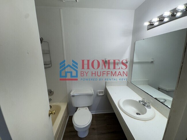 Building Photo - Two Bedroom Duplex | Eastside