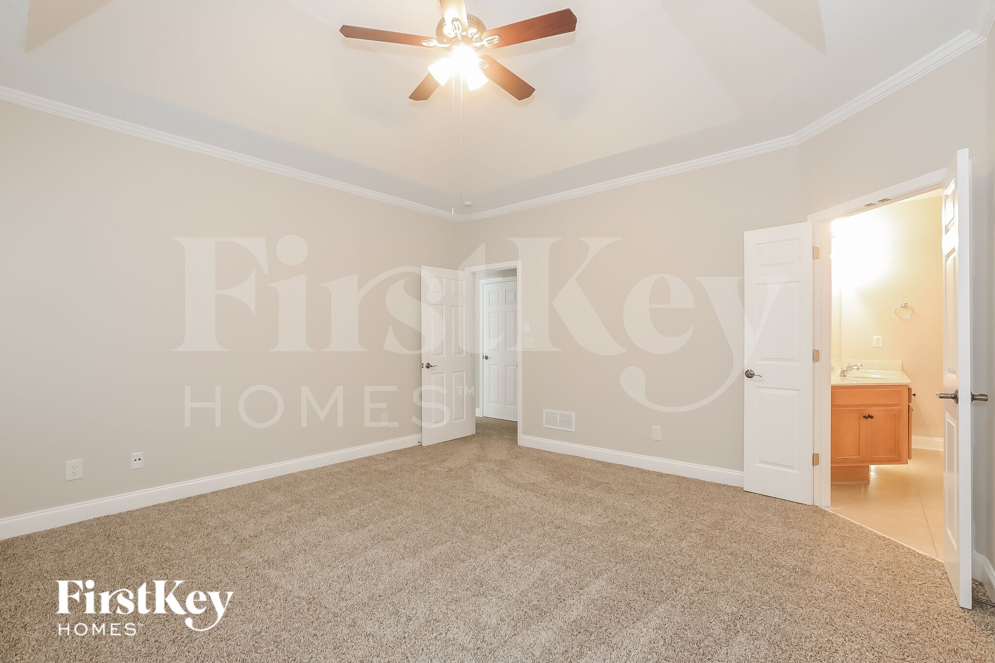 Building Photo - 495 Roland Manor Dr