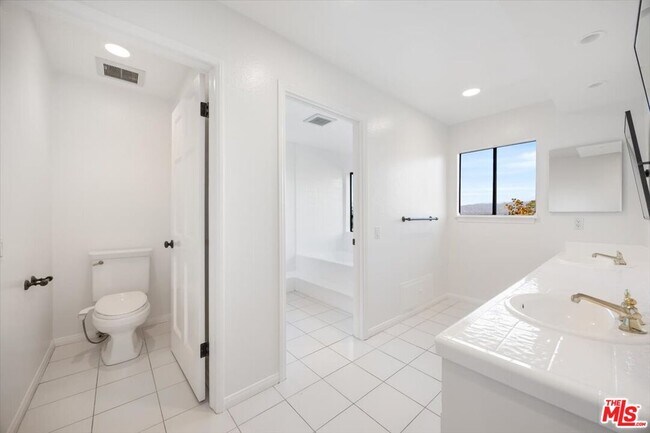 Building Photo - 3630 Roberts View Pl