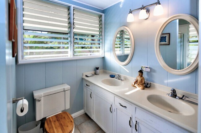 Building Photo - 1405 Mokulua Dr
