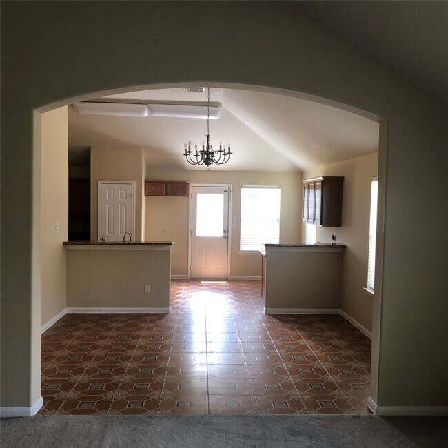 Building Photo - 1211 Colonial Manor Dr