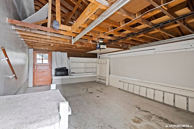 Building Photo - 1417 Karluk St