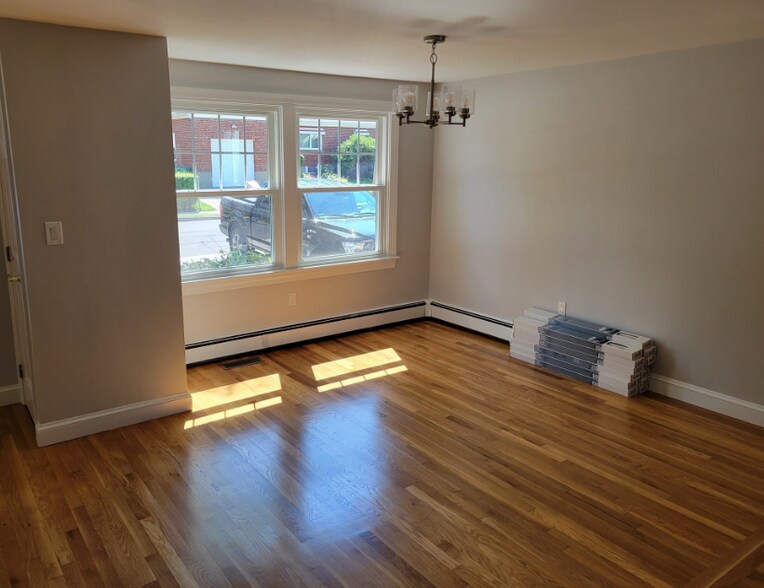 Building Photo - 17 Piermont St