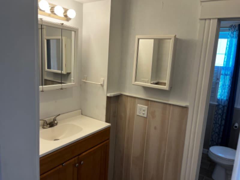 Building Photo - 900 Stilwell Ave