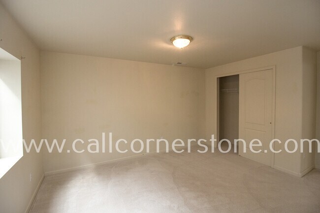 Building Photo - 3305 Hollycrest Dr