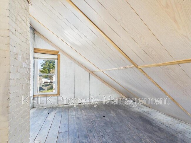 Building Photo - 444 7th St