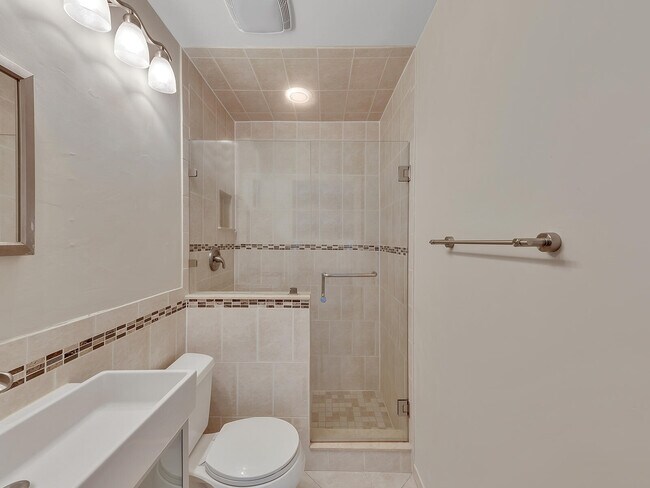 Building Photo - 7747 Villa Nova Dr N