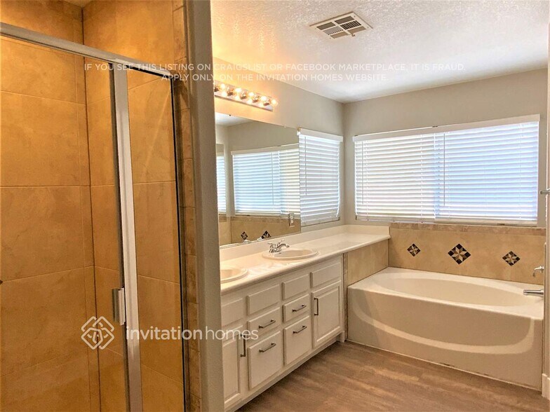 Building Photo - 2992 Scenic Valley Way