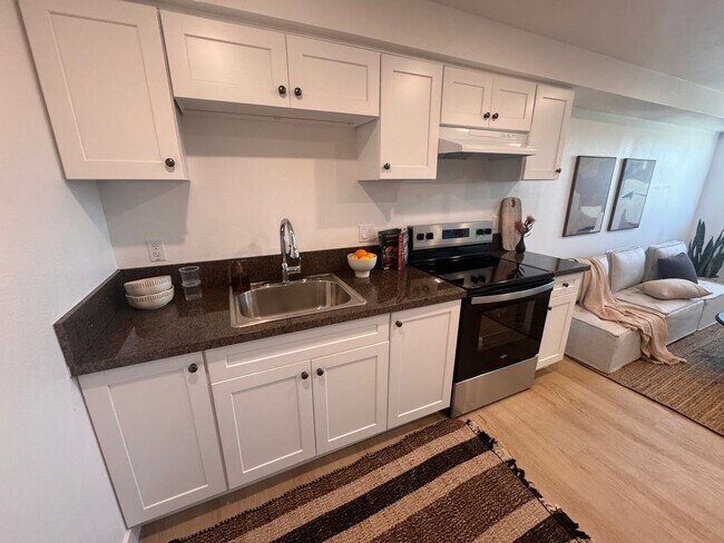 Building Photo - Modern Living in the Heart of Los Angeles