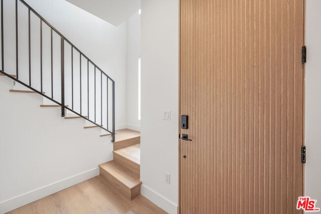 Building Photo - 5246 Auckland Ave