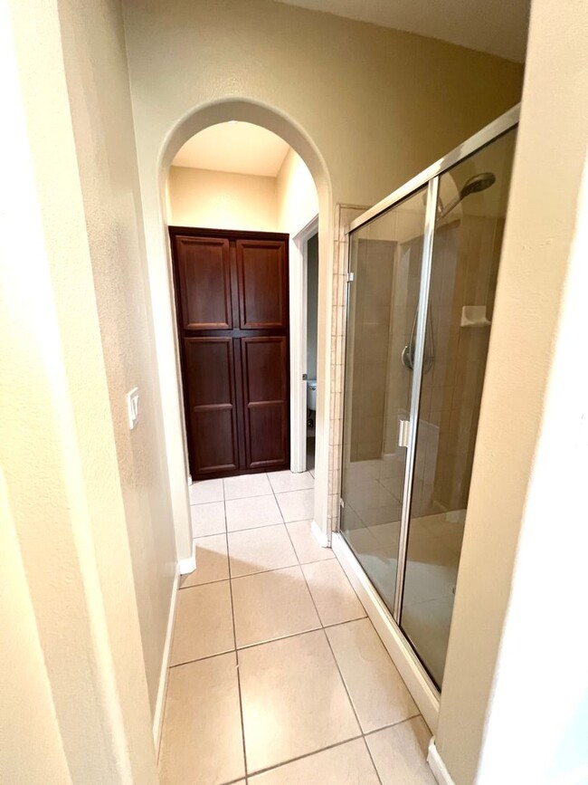 Building Photo - Modesto: $2529  3 bedroom 2.5 bath well ma...