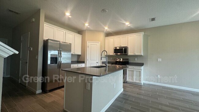 Building Photo - 10361 Benson Lake Dr