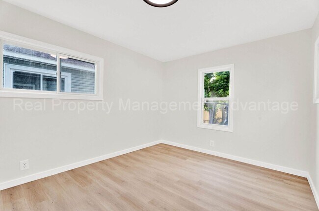Building Photo - 1513 E Meyers Ave