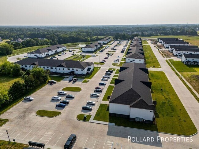 Building Photo - 818 Parkview Dr