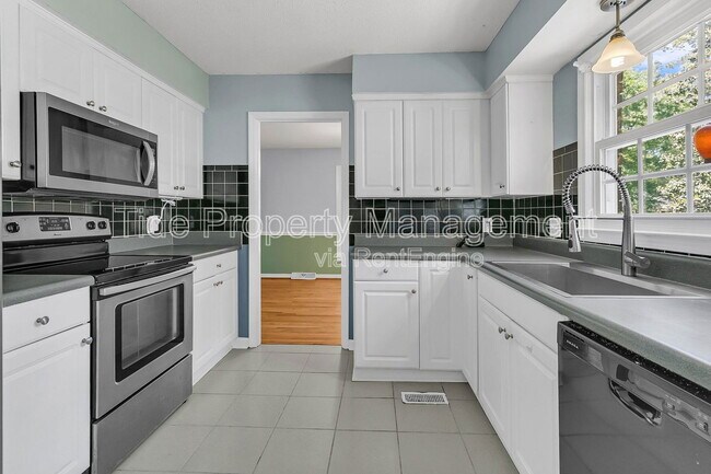 Building Photo - 109 Runnymede Ln