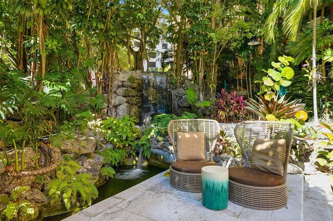 Building Photo - 2951 S Bayshore Dr