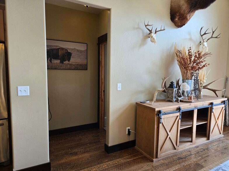 Building Photo - 5340 Seabiscuit Dr