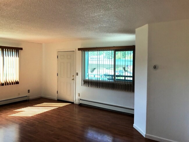 Building Photo - 1531 Northview Dr