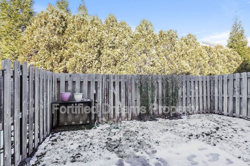 Building Photo - 103 Eva Dr