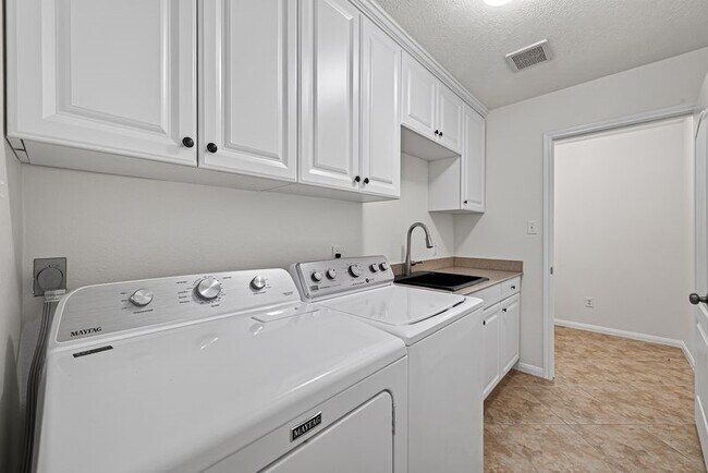 Building Photo - 1103 Parkhaven Ln