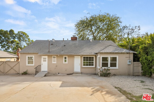 Building Photo - 2244 Hillsboro Ave