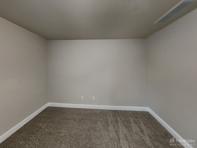 Building Photo - 83 Collins Run Dr