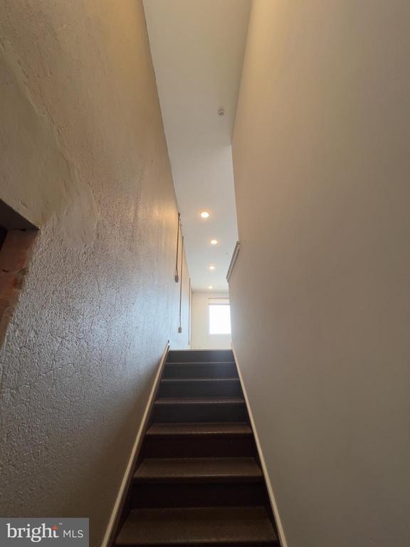 Building Photo - 1637 Poplar St