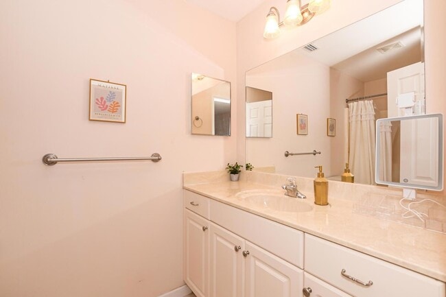Building Photo - 3970 NW Cinnamon Tree Cir