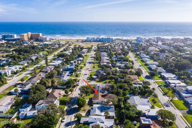 Building Photo - 136 Valencia Dr