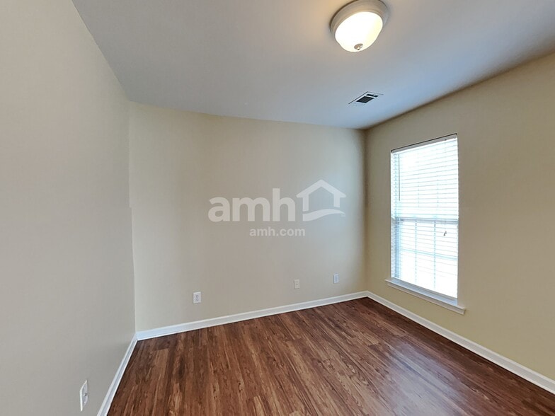 Building Photo - 10811 River Oaks Dr NW