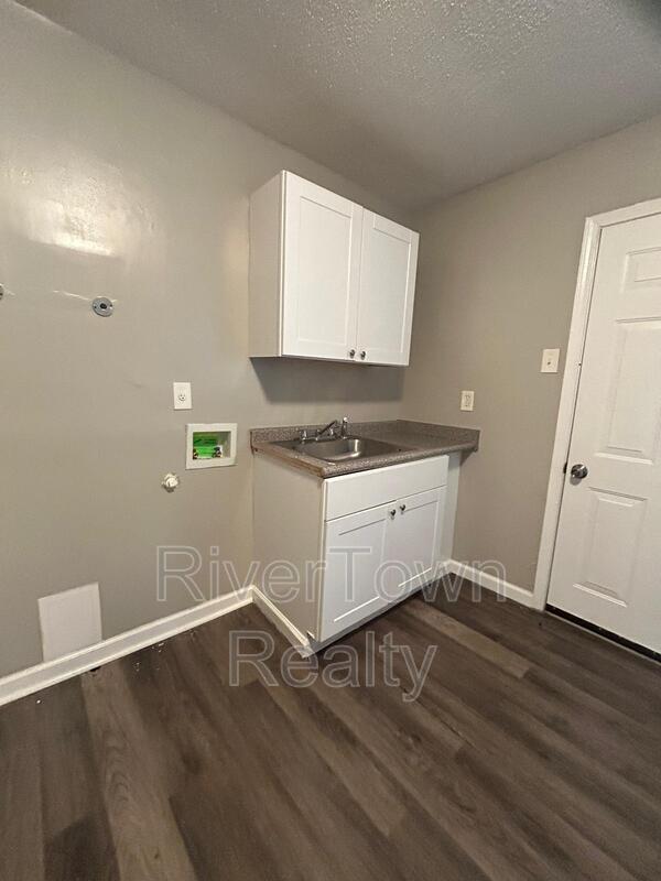 Building Photo - 3020 Sinclair St