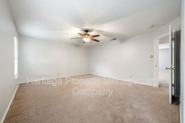 Building Photo - 17427 Sapphire Rim Dr