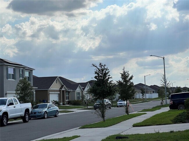 Building Photo - 688 Silver Palm Dr
