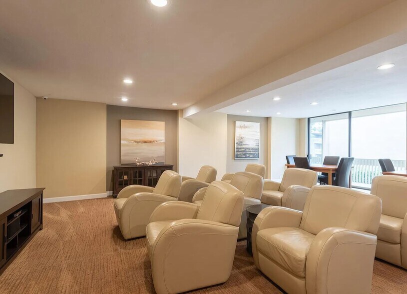 Building Photo - 1855 Diamond St