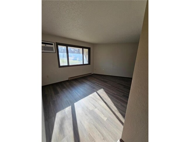 Building Photo - 551 Lakeview Rd