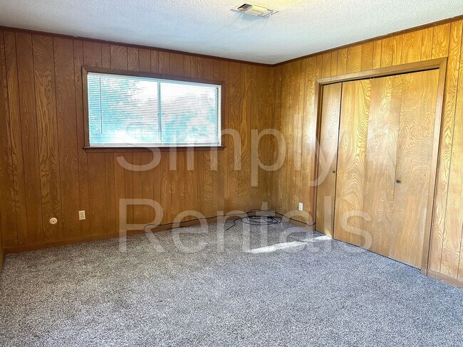 Building Photo - 706 Manson St