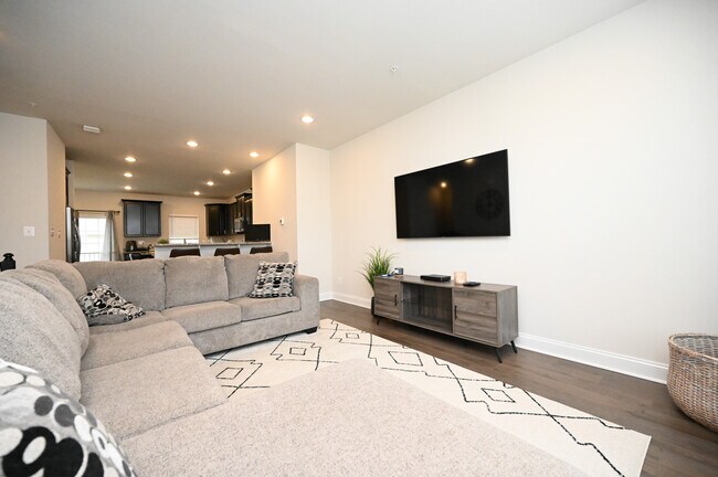 Building Photo - 522 Calvert Way