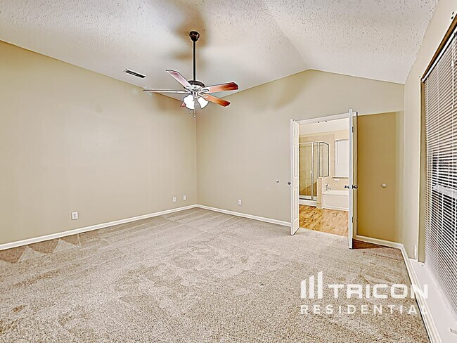 Building Photo - 2545 Clovermeadow Dr