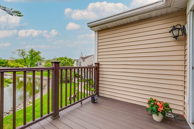 Building Photo - 614 Le Parc Cir