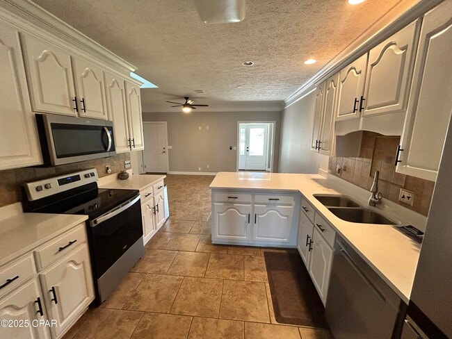 Building Photo - 2908 Country Club Dr