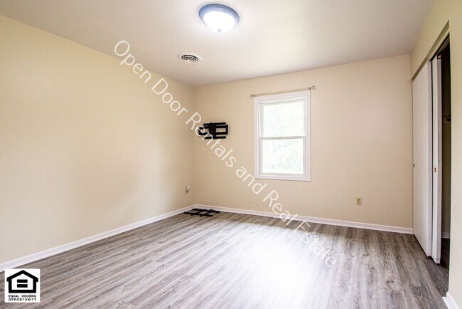 Building Photo - New Home in Kendallville now ready for rent!!