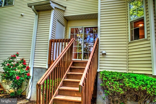 Building Photo - 12 Taft Ct