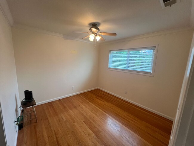 Building Photo - 3 bed / 2 Bath | Davis Slide Hill Park Hom...