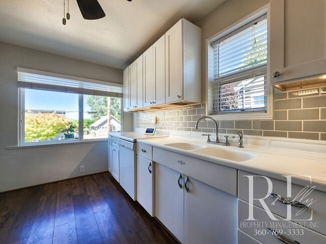 Building Photo - Classic Charmer with Water Views in the Heart of Manette