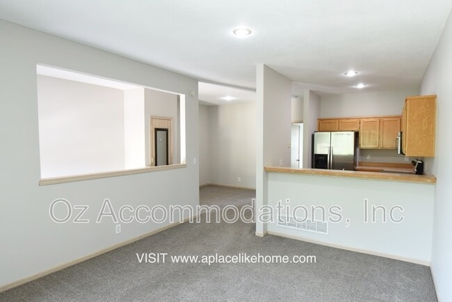 Building Photo - 635 S Woodson Ln