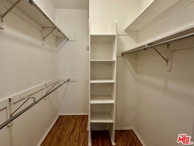 Building Photo - 8614 Burton Wy