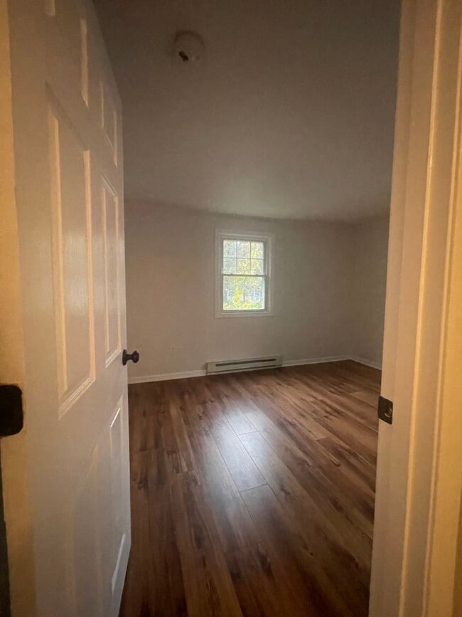 Building Photo - Downtown Kittery- close to the Shipyard