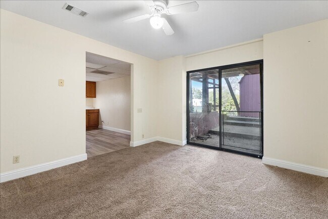 Building Photo - 2717 Knollwood Dr