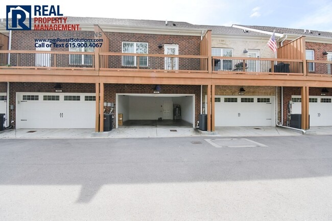 Building Photo - Gorgeous luxury 2BD/2.5BA M'boro townhome across from MTSU! Attached garage & washer/dryer!