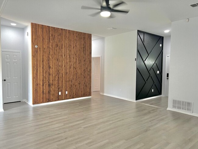Building Photo - Updated 4 Bed Home in Killeen!